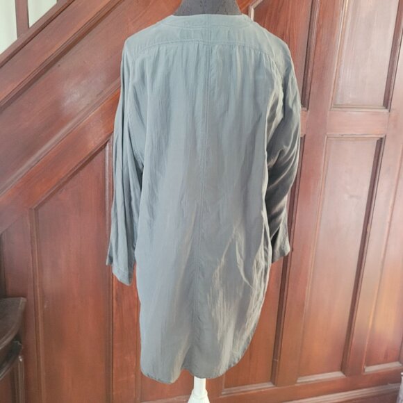 Sunny Leigh Gray Button-Down Tunic Shirt M 100% Silk Lightweight Long Sleeve - Picture 4 of 6